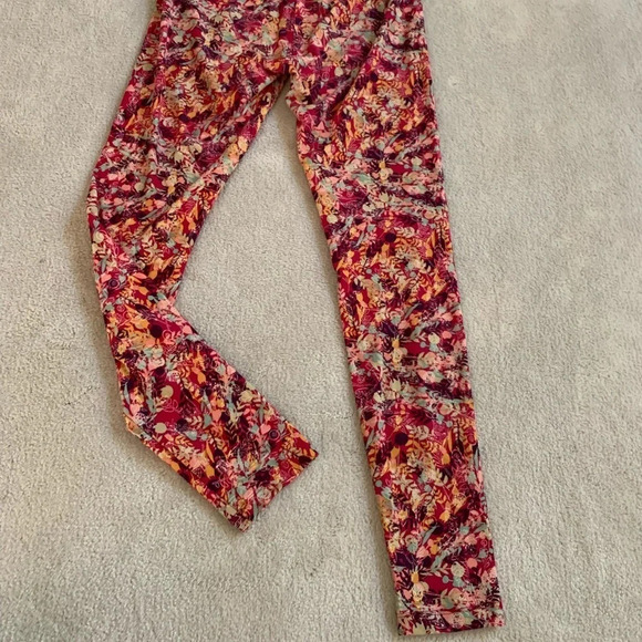 LuLaRoe Pants - Like NEW LuLaRoe minor flora/leaves leggings, OS